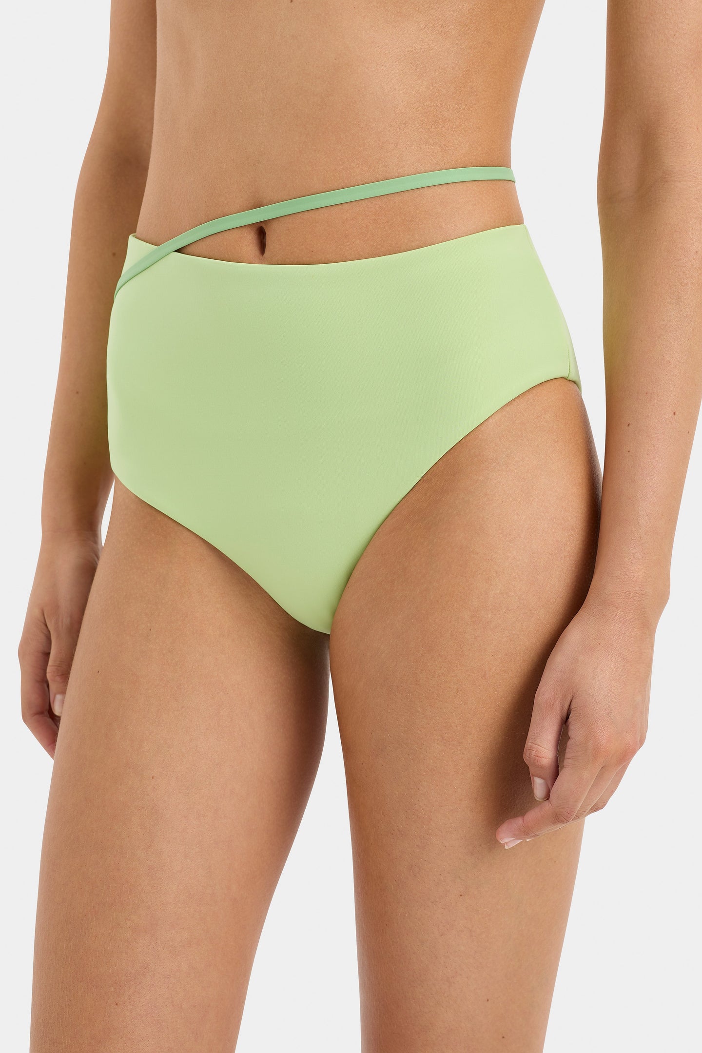 SIR the label Sol High Brief APPLE